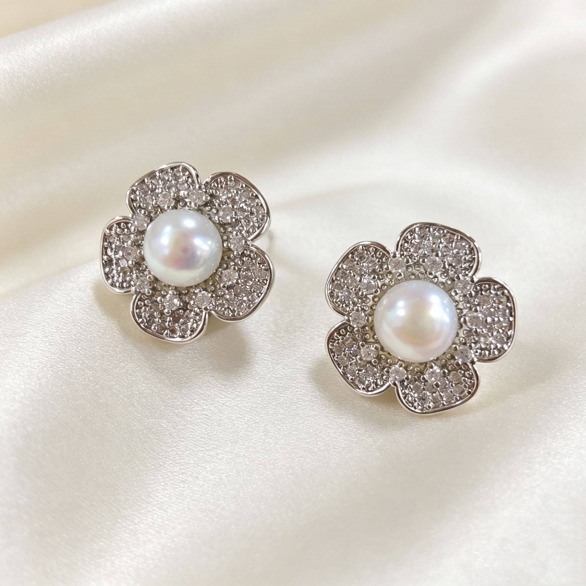 Natural freshwater pearl flower jewelry set Zircon inlaid pearl necklace earrings stud ring three-piece set