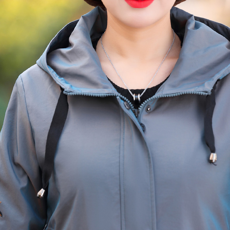 妈妈春秋装中长款50岁洋气薄风衣 恋宇服饰中老年女装