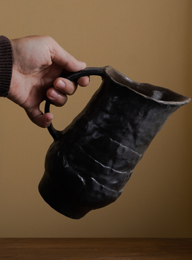 C030  H0560B0 黑色直筒花瓶(把手边高19cm右边高22口9×12cm）