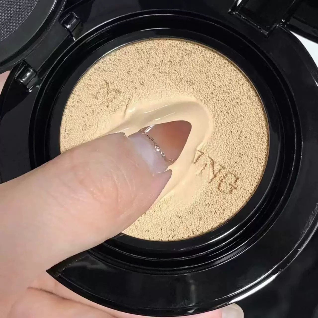 上新！毛戈平奢华鱼子酱无瑕气垫粉底液 遮瑕滋润服帖修饰肤色,淘宝优惠券,粉丝福利购,淘宝优惠卷