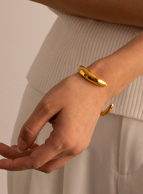 欧美跨境轻奢高级感气质钛钢小众设计镀18k金不规则几何手镯手饰
