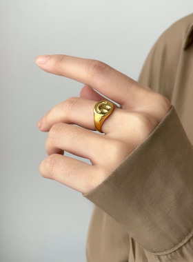 欧美时尚新款小众设计百搭笑脸印章戒指钛钢镀金指环个性食指中指