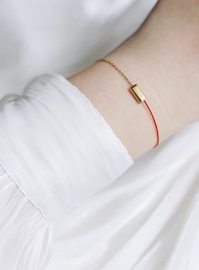 日韩时尚小巧个性简约巧克力红绳金砖红绳手链女钛钢镀金手饰精致