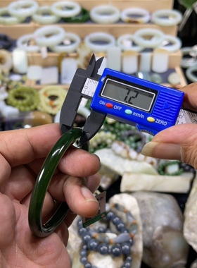 和田玉的碧玉手镯 美人条  56.7 宽度7.2 厚度7.2