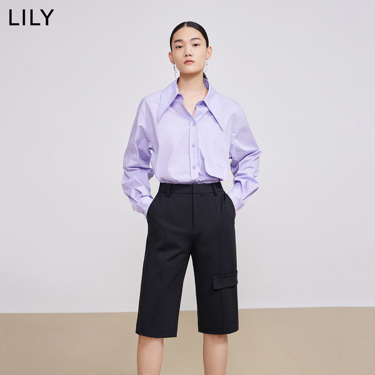 【商场同款】LILY2022春新款女装通勤款小众设计高腰修身西装短裤 - 图0