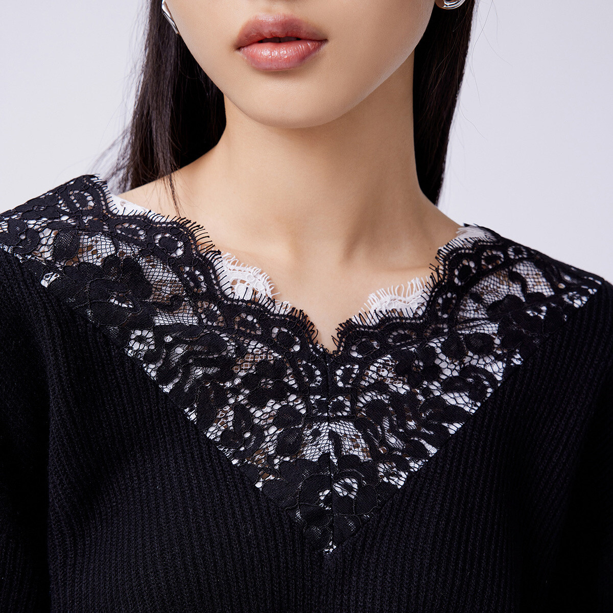 LILY官方旗舰店LILY秋新款女装复古蕾丝V领套头针织衫黑色宽松长袖毛衣外套2