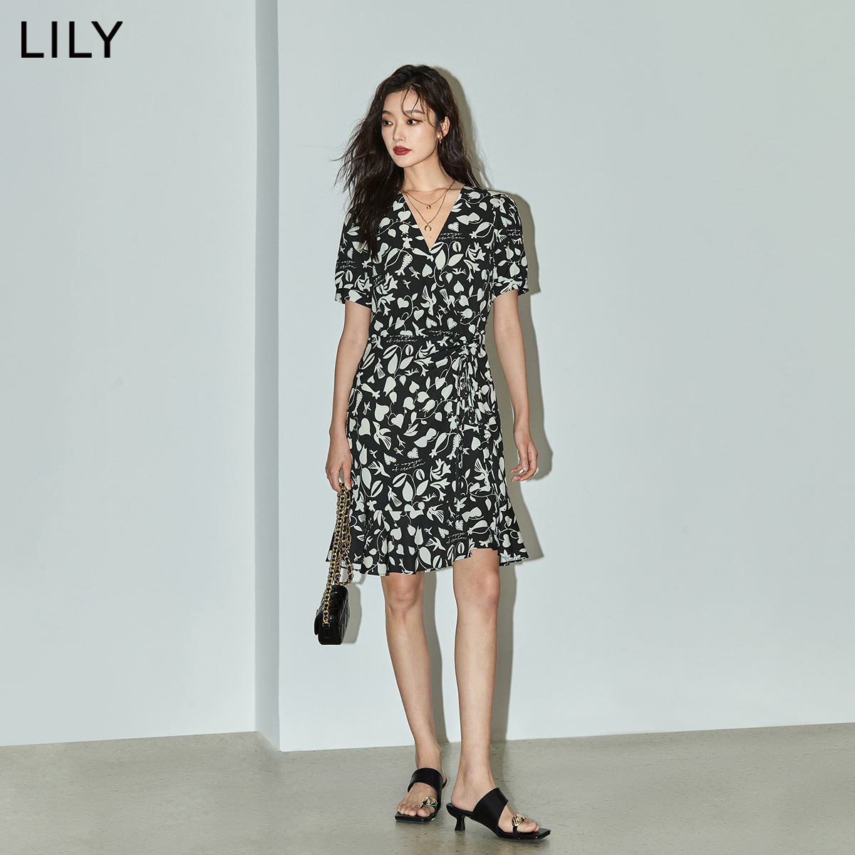 LILY2024夏薄荷曼波新款女装泡泡袖抽绳印花中长款连衣裙小个子女