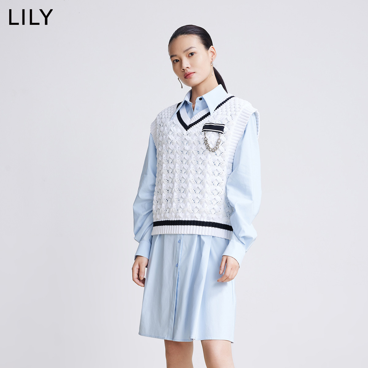 【商场同款】LILY2022春新款女装时尚V领撞色链条宽松针织马甲女 - 图0