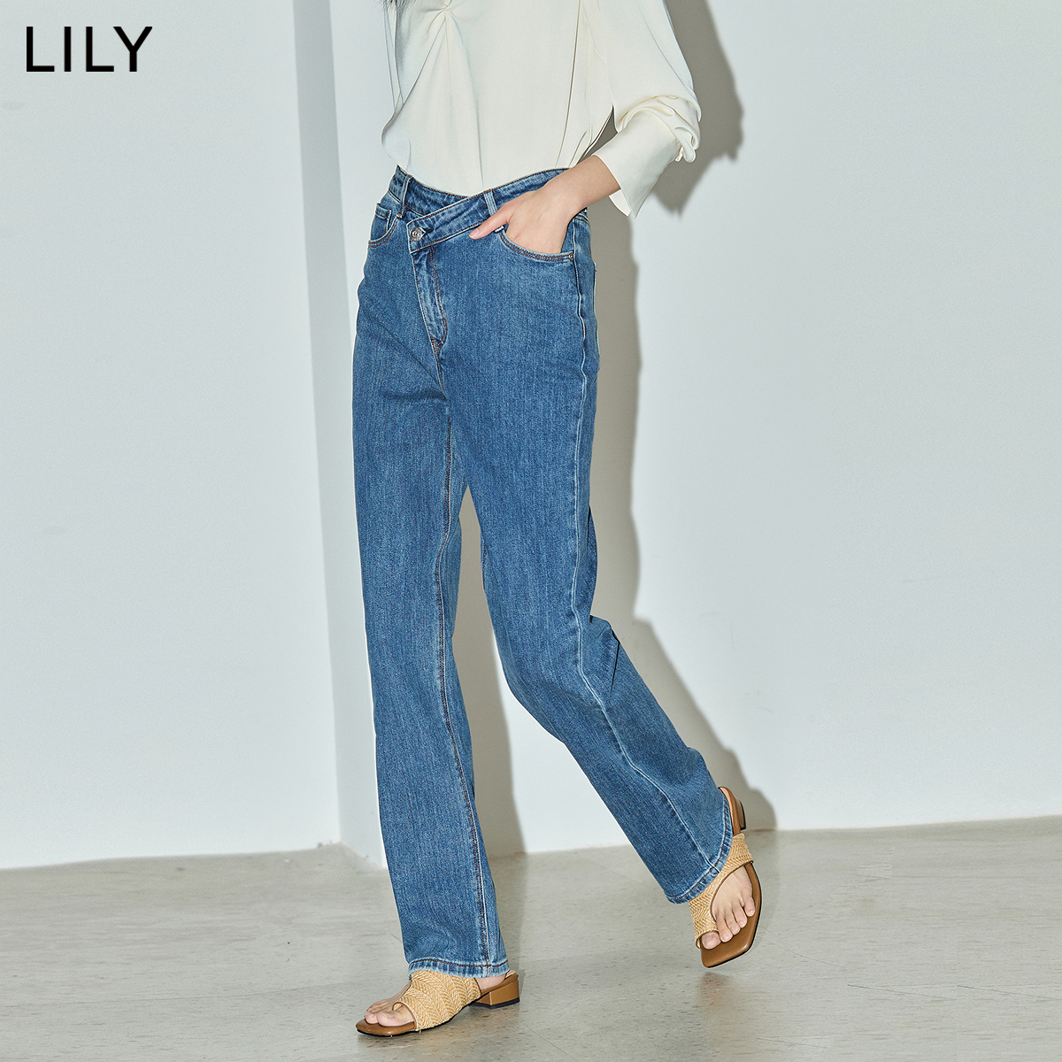 LILY2024春新款女装别致个性斜襟垂坠感休闲通勤款显瘦直筒牛仔裤-图3