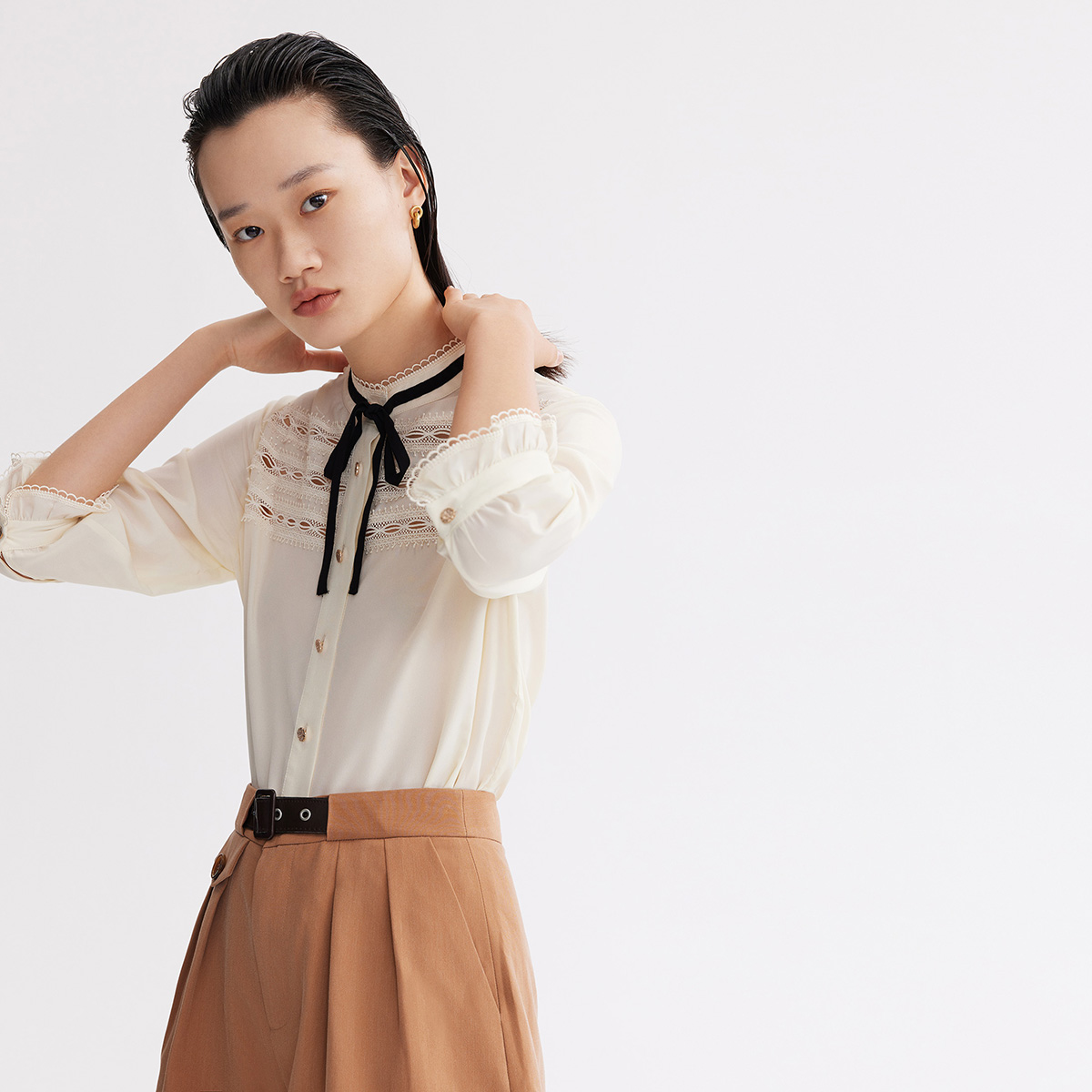 LILY官方旗舰店LILY秋新款女装气质系带领蕾丝花边小上衣七分袖白色雪纺衬衫1