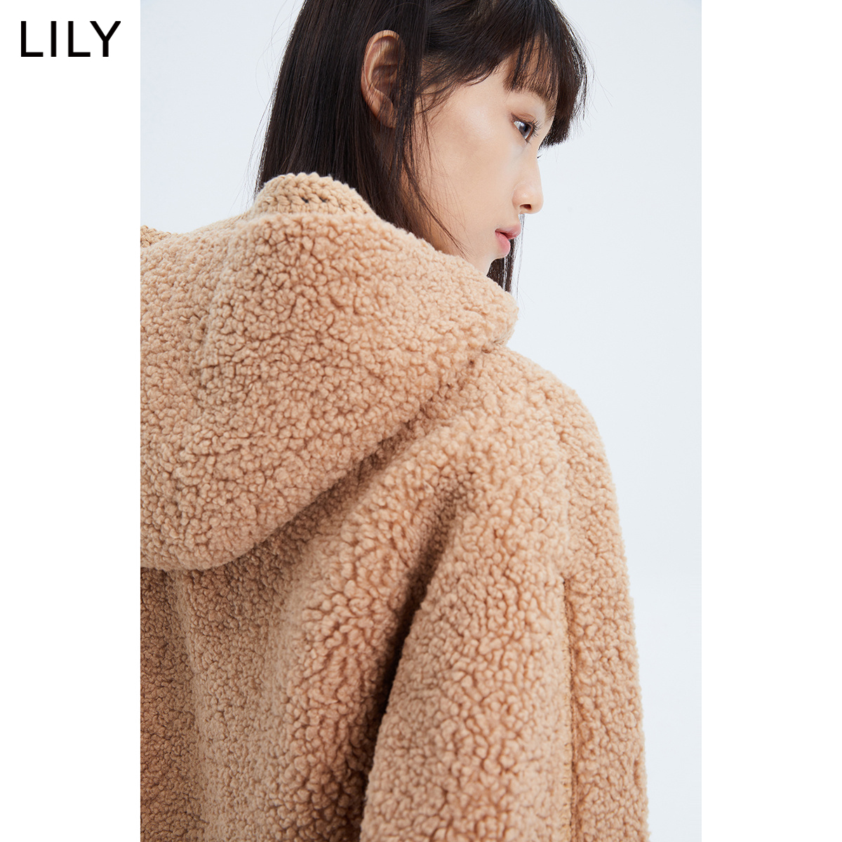 【商场同款】LILY2023春新款女装别致拼接休闲软糯连帽毛绒外套女-图2