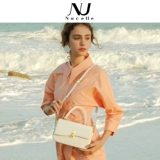 Белая сумка через плечо, небольшая сумка, цепь, изысканный стиль, коллекция 2023, 2022, в стиле Шанель