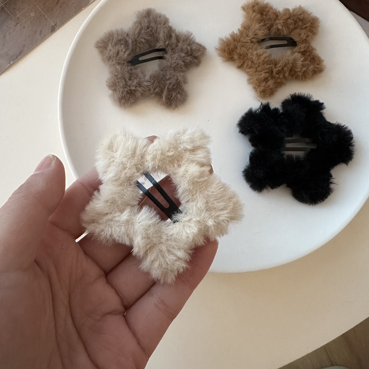 秋冬柔软毛绒星星发夹可爱毛毛五角星发卡碎发夹刘海夹网红卡子 - 图1