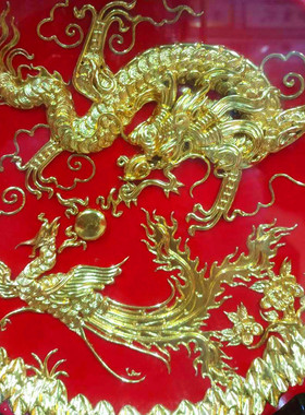 中国红漆线雕陶瓷送礼摆件