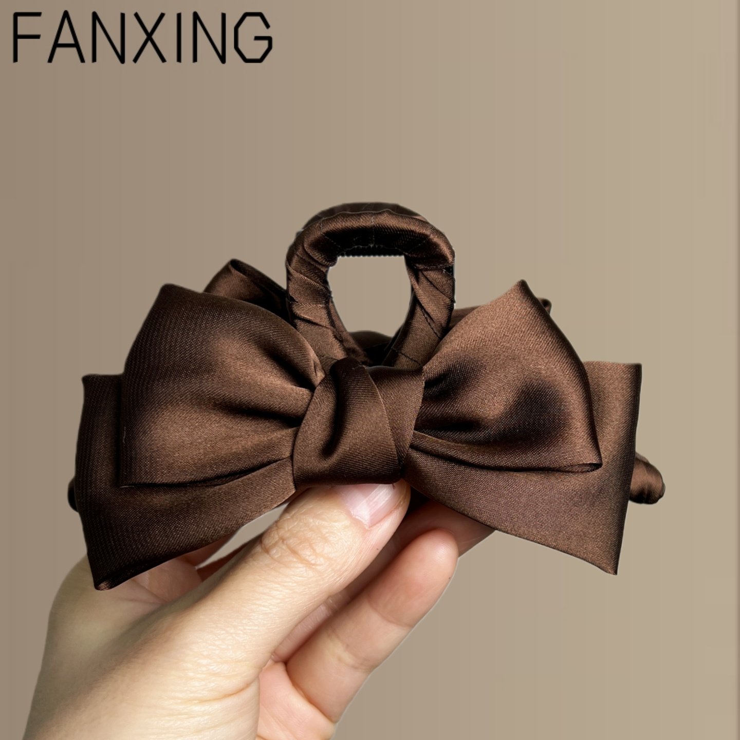 【首尔假日】缎面蝴蝶结抓夹显发量鲨鱼夹气质盘发夹甜美旅行发卡,淘宝优惠券,粉丝福利购,淘宝优惠卷
