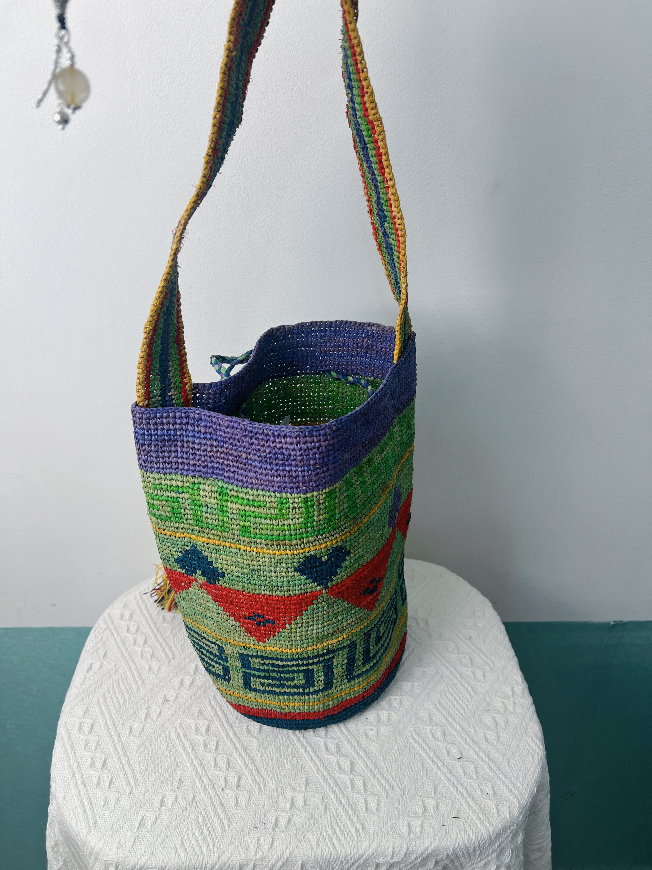 高品质拉菲草单肩包撞色图腾手钩草编包跨境小众女流苏编织水桶,淘宝优惠券,粉丝福利购,淘宝优惠卷