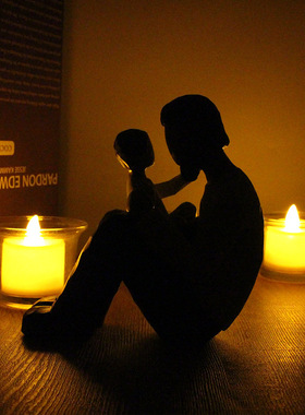 2023新款树脂父子木刻雕