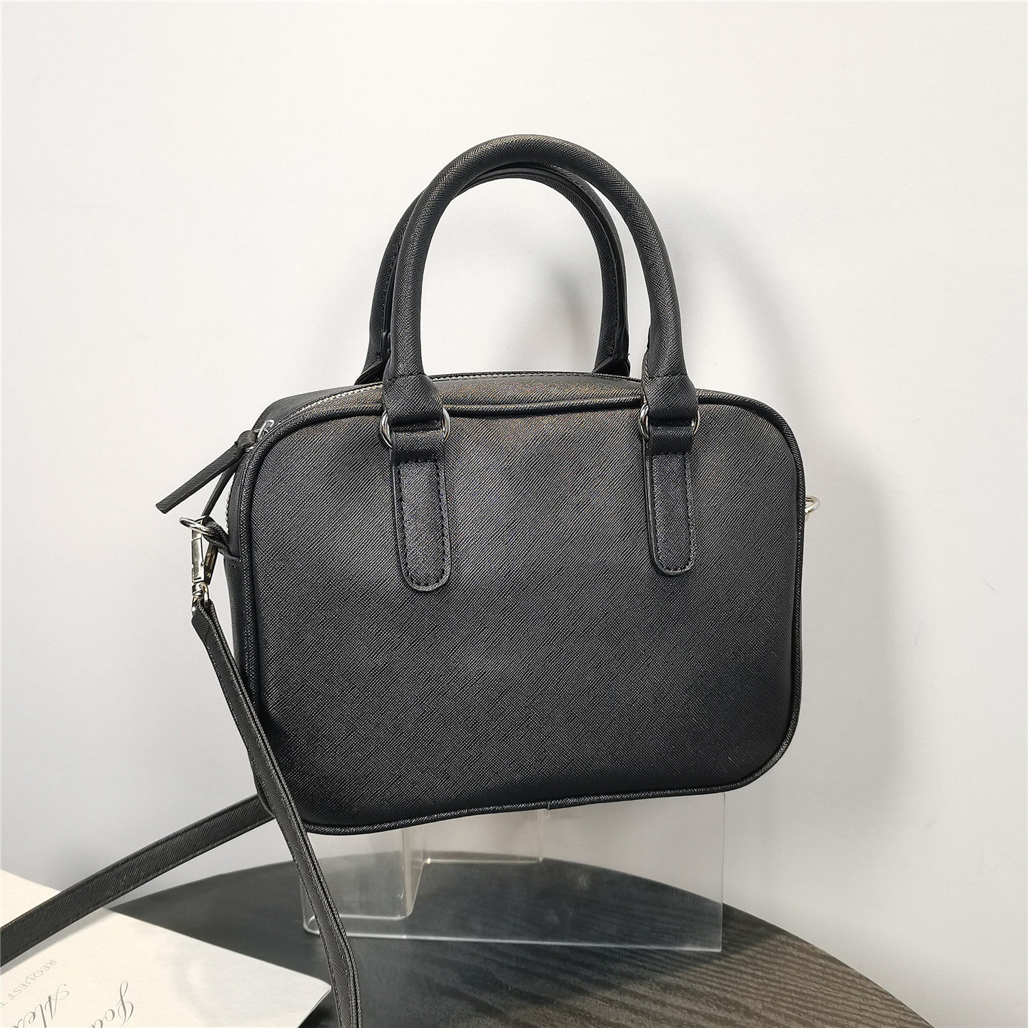 出口西班牙小众设计手提包通勤波士顿包保龄球包单肩斜挎女包简约,淘宝优惠券,粉丝福利购,淘宝优惠卷