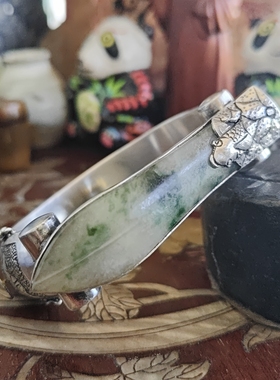 苗乡银绣坊中国风老翡翠断簪手工镶银錾刻荷花鱼按扣手腕
