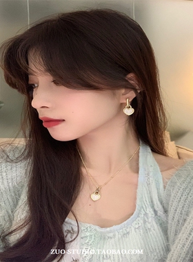 欧美法式黑白色贝母爱心耳环女小众设计感高级轻奢桃心形耳坠耳饰