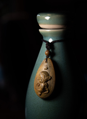 绿檀木精雕十二生肖本命年吊坠