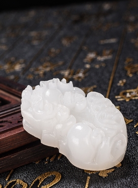 和田玉貔貅挂件毛衣链聚财吊坠