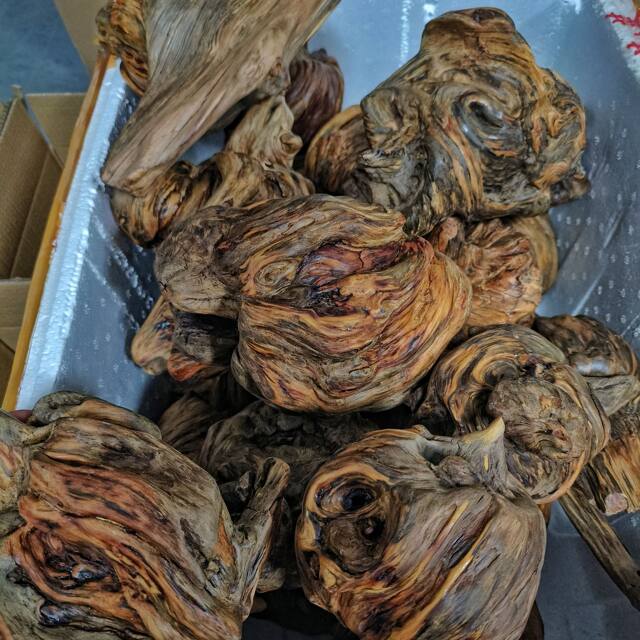 Pine wood, amber wood, natural logs, weathered wood ornaments, earthy agarwood, handpieces, aged materials, highly oily