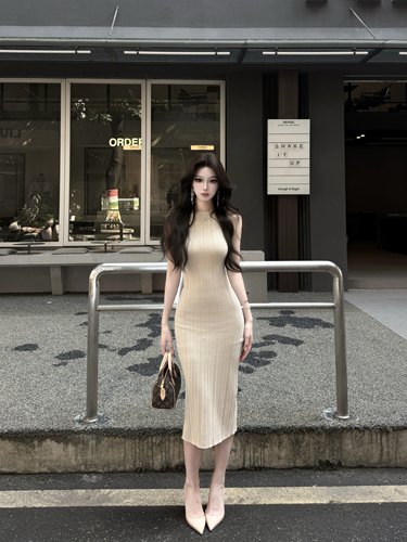 AWMUMU高智感针织无袖背心裙包臀裙女御姐风修身显瘦内搭连衣裙女 - 图0