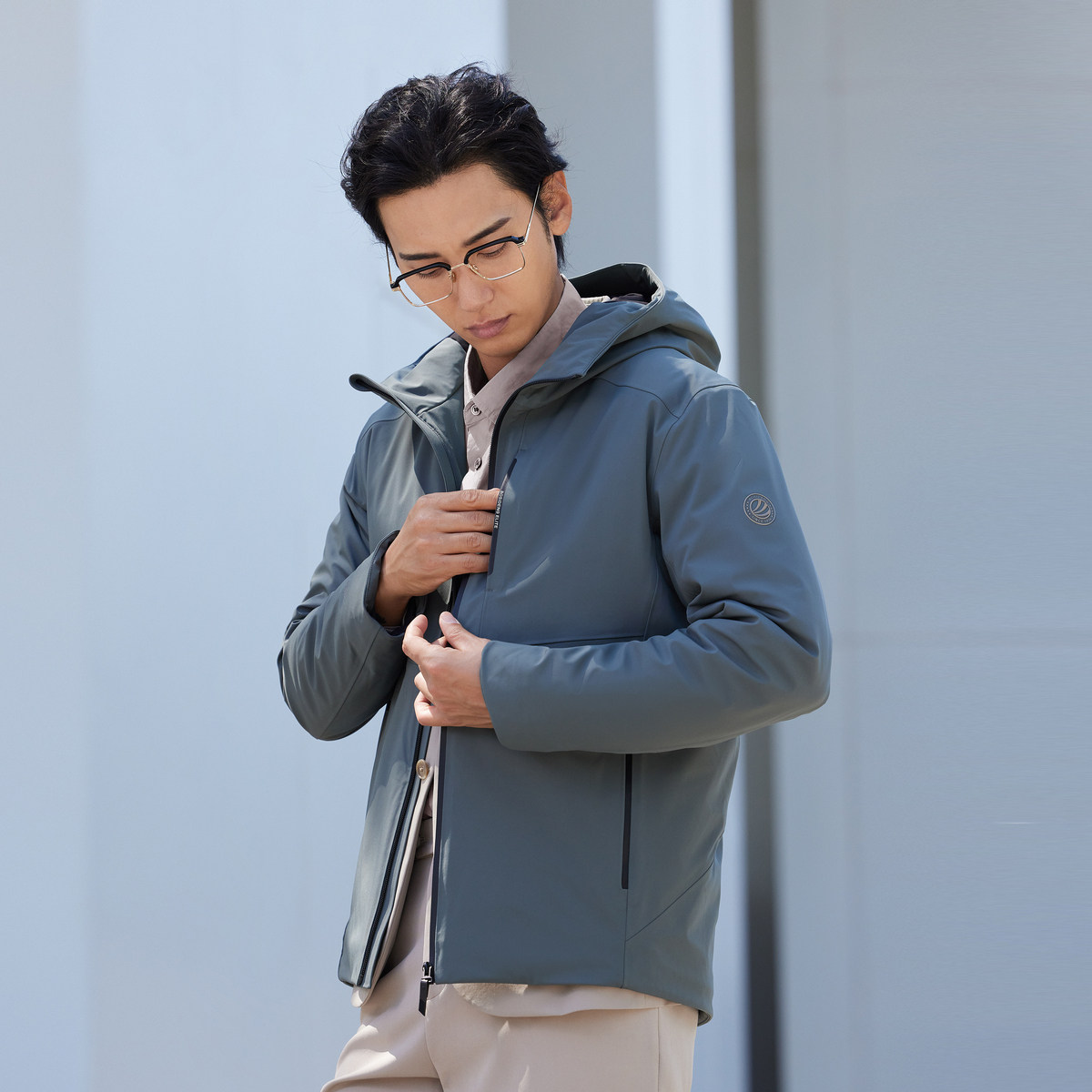 波司登2024秋季男短款经典商务鹅绒连帽外套羽绒服