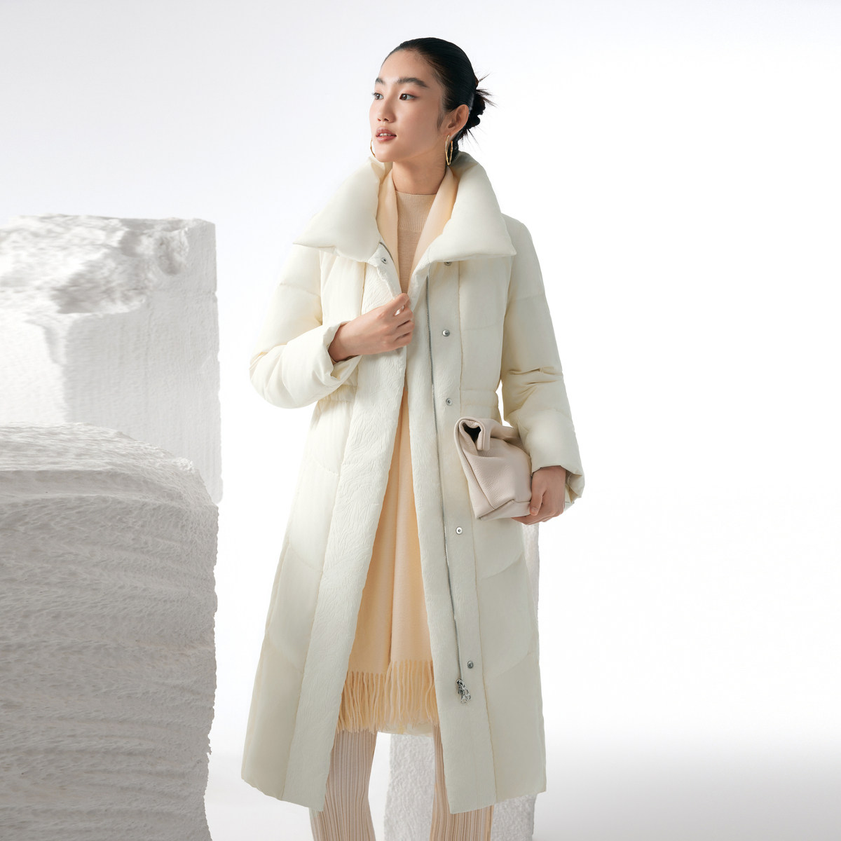 波司登冬季翻领时尚收腰长款女长东方美学鹅绒羽绒服B30144582