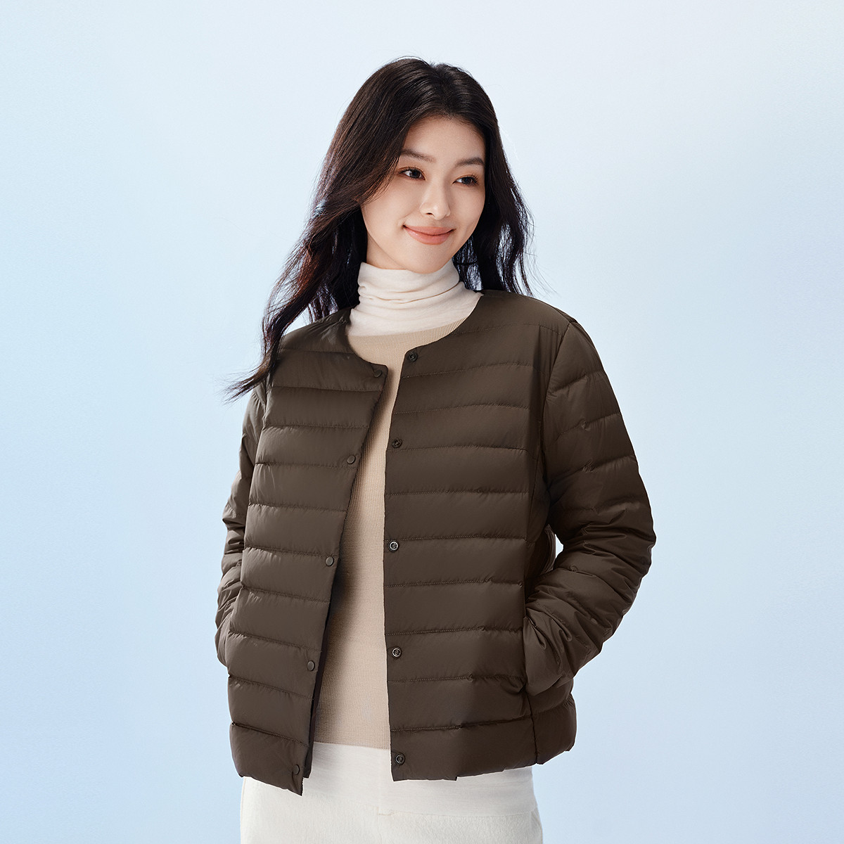 波司登2025秋季新款女短款居家外搭冬季内穿无领轻薄羽绒服