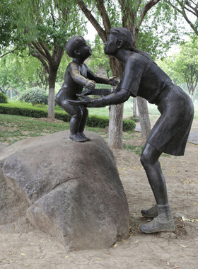 玻璃钢仿铜母子雕塑摆件