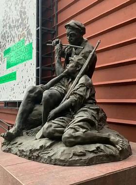 艰苦岁月雕塑红色主题红军人物