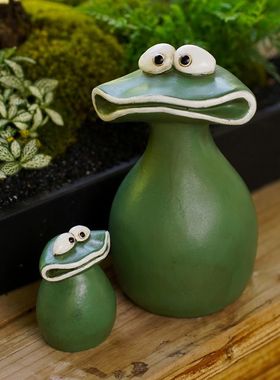可爱大嘴青蛙桌面小摆件假山盆景
