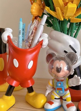 卡通米奇提裤衩摆件客厅书房桌面装饰品学生创意笔筒化妆刷收纳盒