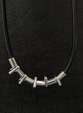 高级感潮流男款黑色皮绳锁骨链