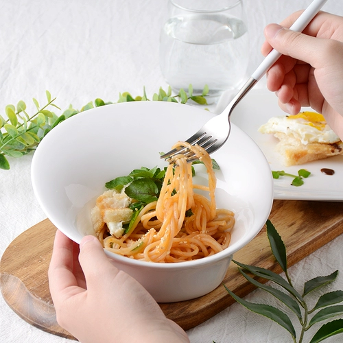 Чистая белая западная блюда суп миска фруктовые салат миска с закусочной измерил миску японс