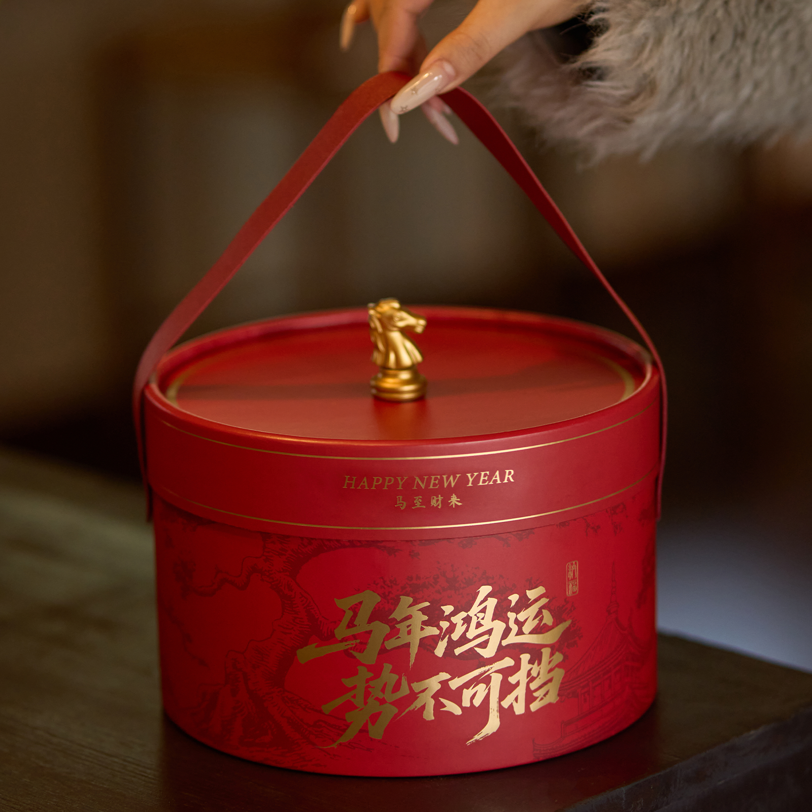 2026新年马年礼盒抱抱桶礼盒包装盒糖果饼干礼品盒年货春节空盒子,淘宝优惠券,粉丝福利购,淘宝优惠卷