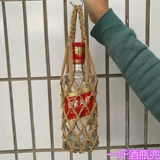 Винный алтарь вино бутылка обнимает старую модушную винную бутылку, винная бутылка, запеканка, горячая сетка карманная арбучная сетка.