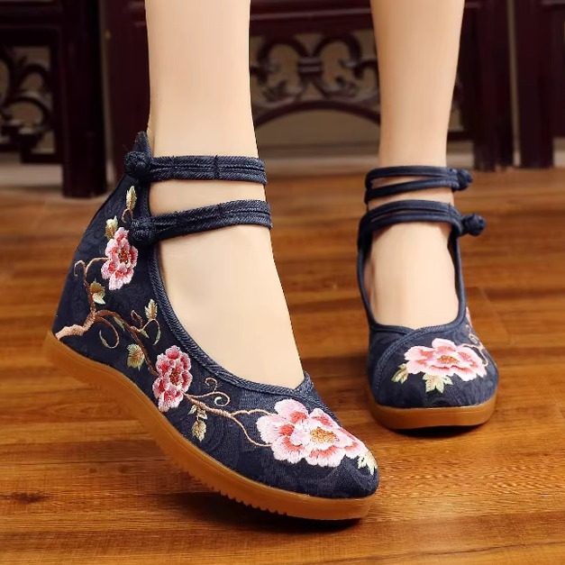 苗族绣花鞋内增高民族风女鞋中式婚鞋新娘秀禾鞋古风布鞋羌族布鞋,淘宝优惠券,粉丝福利购,淘宝优惠卷