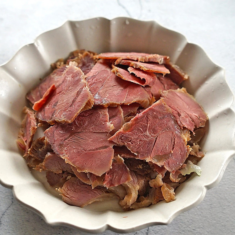 连云港水煮特色美食新鲜牛肉牛颈肉每天冰鲜现发正宗原味全熟牛肉