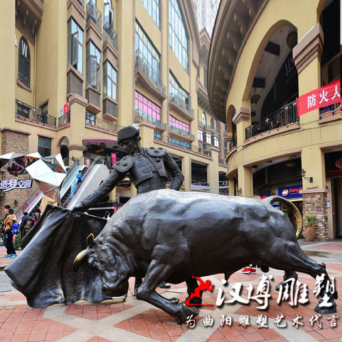 步行街商业街雕塑铸铜西班牙斗牛士人物雕像玻璃钢仿真动物牛雕塑 - 图0