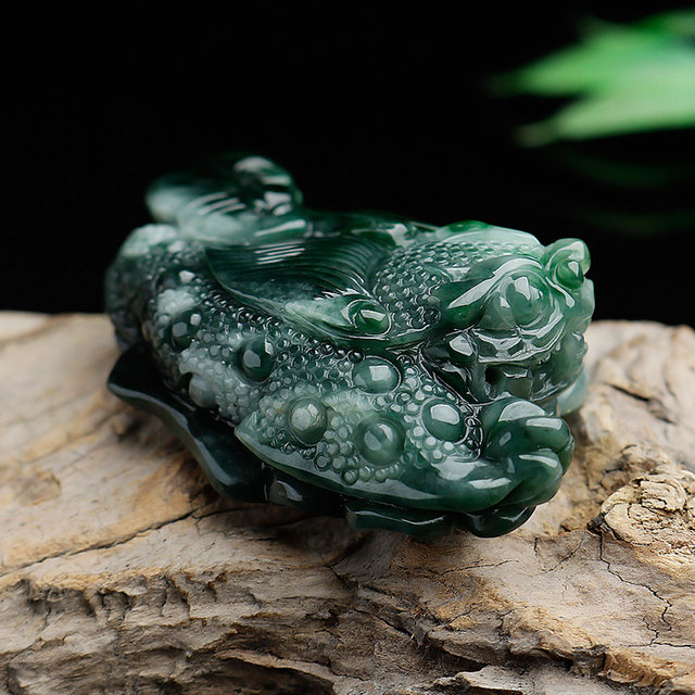 A goods Burmese old pit three-legged toad pendant jade pendant