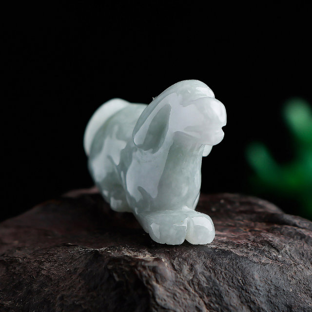 Three-dimensional zodiac dog pendant natural jade