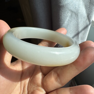 新疆且末料和田玉糖白玉手镯54圈雕刻镯料子细腻油糯高脂粉镯玉镯