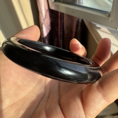 55.8圈和田玉地王紫玉镯满色浓紫无裂有天然晶体细棉泥鳅背手镯