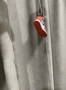 小众设计AJ嘻哈街头风经典红色篮球鞋微缩模型波鞋吊坠项链