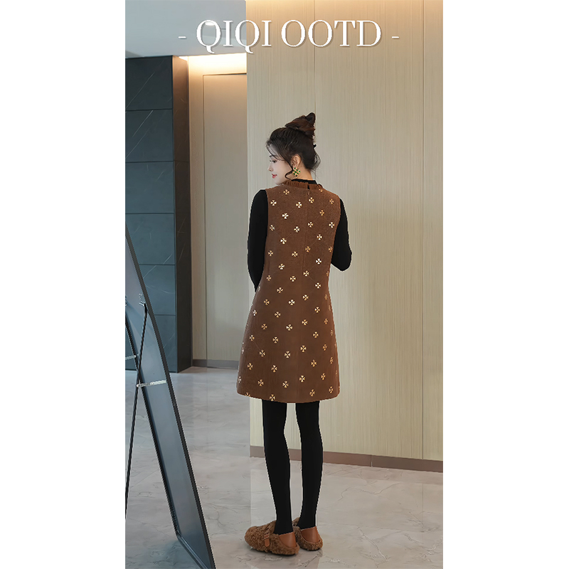 柒院家大码女系带V领咖色羊毛背心连衣裙2025秋冬宽松显瘦中长裙 - 图2