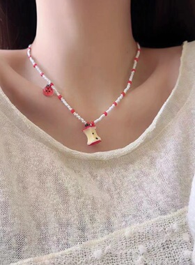 甜美可爱俏皮半个红苹果吊坠项链女小众个性设计感锁骨链毛衣链潮