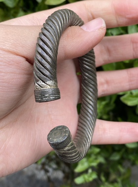 〓民代〓纯手工打造老银手镯 少数民族老手工银饰 纽丝老银手镯